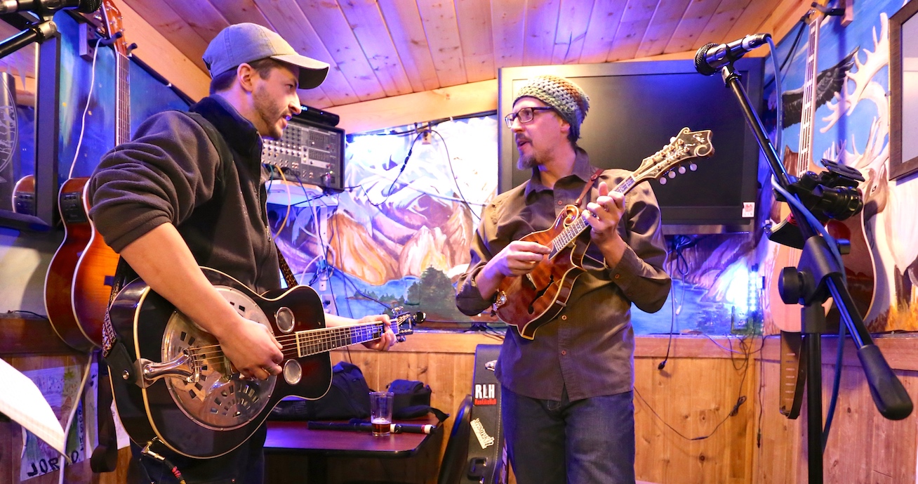 Marc Donadieu / Glacier City Gazette Mike Oviatt (L) plays a Resonator Steel Guitar with Dijon (R) (aka Daron Blick) on mandolin during Open Mic Night at The Tip.